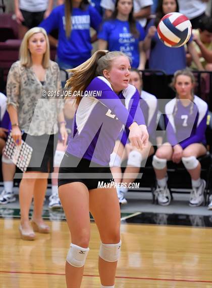 Thumbnail 2 in Boerne vs La Vernia (Class 5A BiDistrict) photogallery.