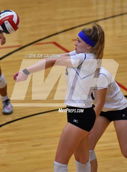 Thumbnail 2 in Boerne vs La Vernia (Class 5A BiDistrict) photogallery.