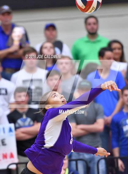 Thumbnail 1 in Boerne vs La Vernia (Class 5A BiDistrict) photogallery.