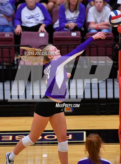 Thumbnail 1 in Boerne vs La Vernia (Class 5A BiDistrict) photogallery.