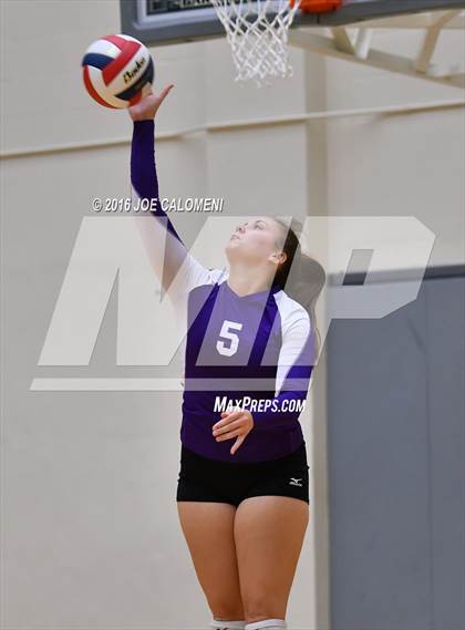 Thumbnail 1 in Boerne vs La Vernia (Class 5A BiDistrict) photogallery.