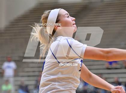 Thumbnail 1 in Boerne vs La Vernia (Class 5A BiDistrict) photogallery.