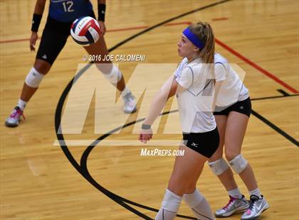 Thumbnail 1 in Boerne vs La Vernia (Class 5A BiDistrict) photogallery.