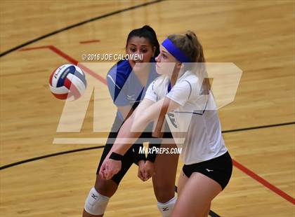 Thumbnail 1 in Boerne vs La Vernia (Class 5A BiDistrict) photogallery.