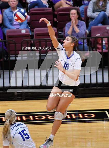 Thumbnail 2 in Boerne vs La Vernia (Class 5A BiDistrict) photogallery.