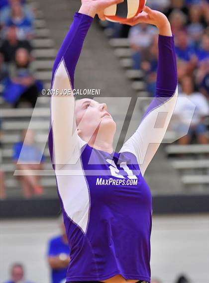 Thumbnail 3 in Boerne vs La Vernia (Class 5A BiDistrict) photogallery.