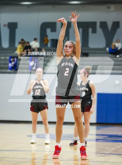 Thumbnail 2 in Helias vs Benton (Jefferson Bank Holiday Hoops) photogallery.