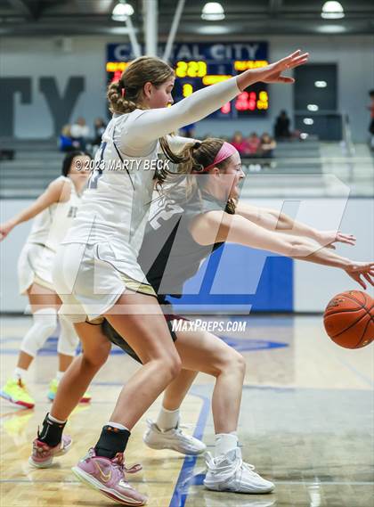Thumbnail 2 in Helias vs Benton (Jefferson Bank Holiday Hoops) photogallery.