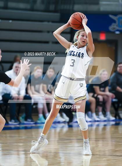 Thumbnail 1 in Helias vs Benton (Jefferson Bank Holiday Hoops) photogallery.