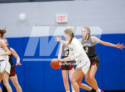 Thumbnail 1 in Helias vs Benton (Jefferson Bank Holiday Hoops) photogallery.