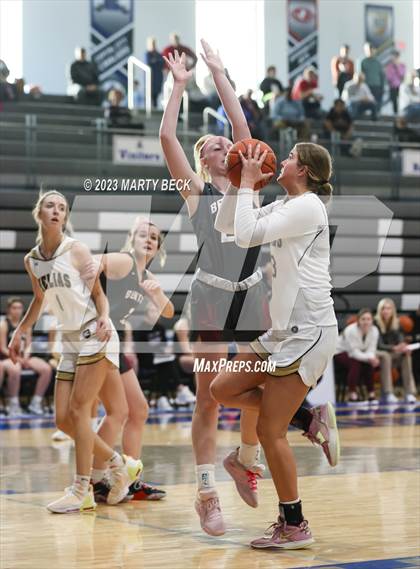 Thumbnail 2 in Helias vs Benton (Jefferson Bank Holiday Hoops) photogallery.