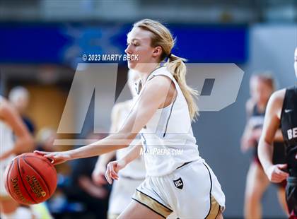 Thumbnail 1 in Helias vs Benton (Jefferson Bank Holiday Hoops) photogallery.