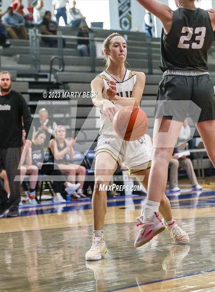 Thumbnail 1 in Helias vs Benton (Jefferson Bank Holiday Hoops) photogallery.