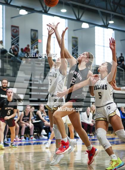 Thumbnail 2 in Helias vs Benton (Jefferson Bank Holiday Hoops) photogallery.