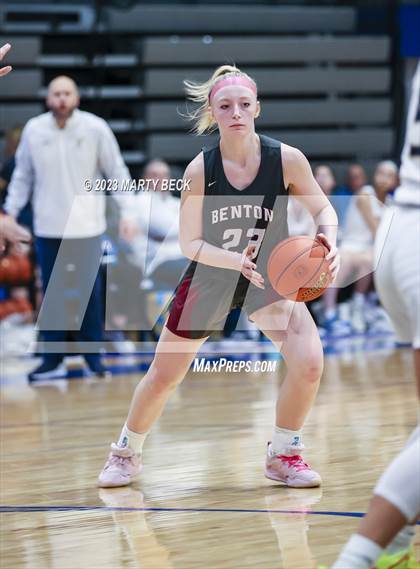 Thumbnail 1 in Helias vs Benton (Jefferson Bank Holiday Hoops) photogallery.