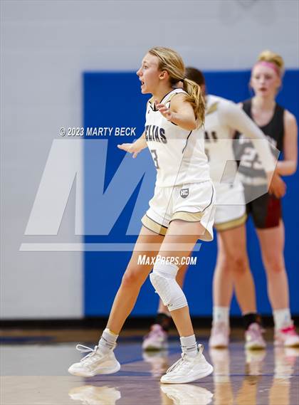 Thumbnail 1 in Helias vs Benton (Jefferson Bank Holiday Hoops) photogallery.