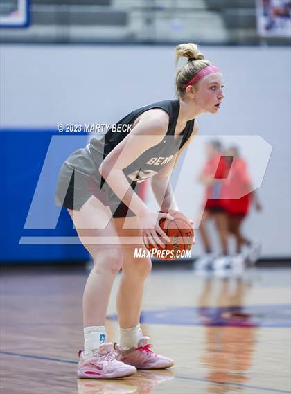 Thumbnail 2 in Helias vs Benton (Jefferson Bank Holiday Hoops) photogallery.