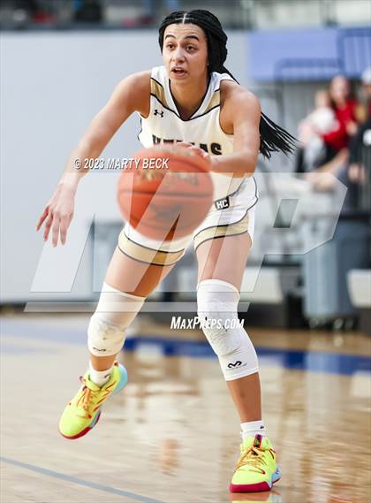 Thumbnail 1 in Helias vs Benton (Jefferson Bank Holiday Hoops) photogallery.