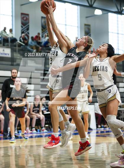 Thumbnail 3 in Helias vs Benton (Jefferson Bank Holiday Hoops) photogallery.