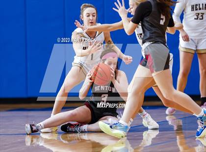 Thumbnail 1 in Helias vs Benton (Jefferson Bank Holiday Hoops) photogallery.