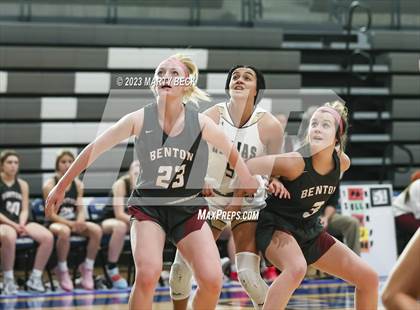 Thumbnail 2 in Helias vs Benton (Jefferson Bank Holiday Hoops) photogallery.