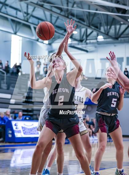 Thumbnail 1 in Helias vs Benton (Jefferson Bank Holiday Hoops) photogallery.