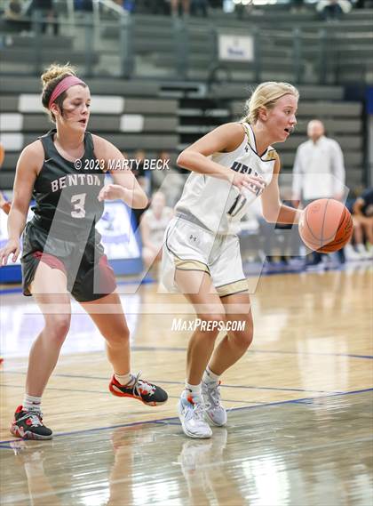 Thumbnail 1 in Helias vs Benton (Jefferson Bank Holiday Hoops) photogallery.