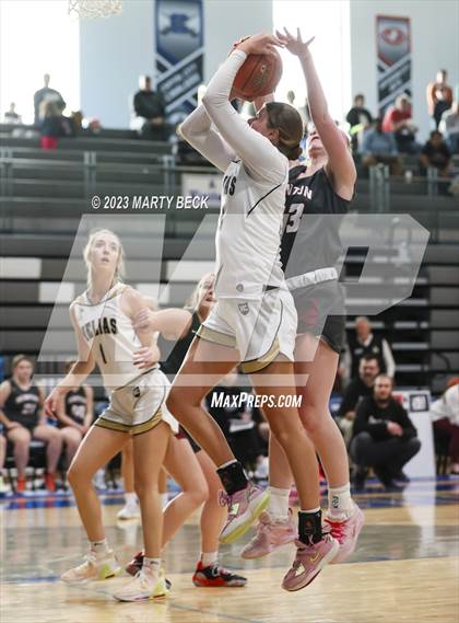 Thumbnail 3 in Helias vs Benton (Jefferson Bank Holiday Hoops) photogallery.
