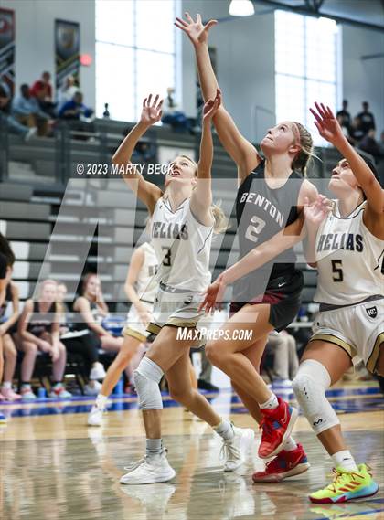 Thumbnail 1 in Helias vs Benton (Jefferson Bank Holiday Hoops) photogallery.