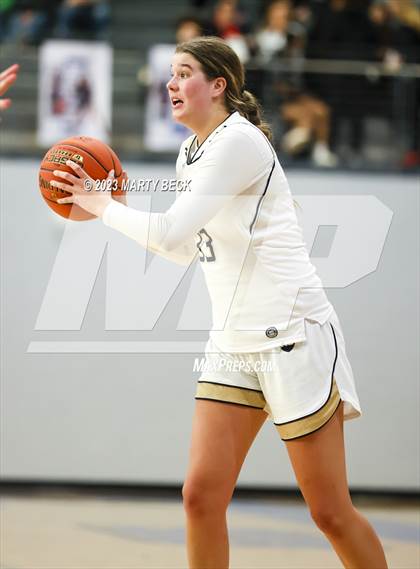 Thumbnail 1 in Helias vs Benton (Jefferson Bank Holiday Hoops) photogallery.