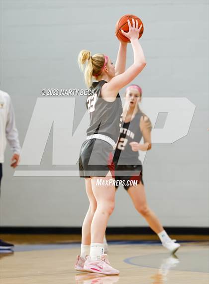 Thumbnail 1 in Helias vs Benton (Jefferson Bank Holiday Hoops) photogallery.