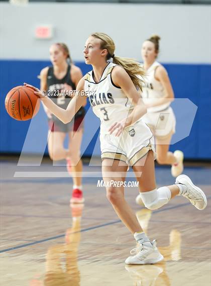 Thumbnail 1 in Helias vs Benton (Jefferson Bank Holiday Hoops) photogallery.