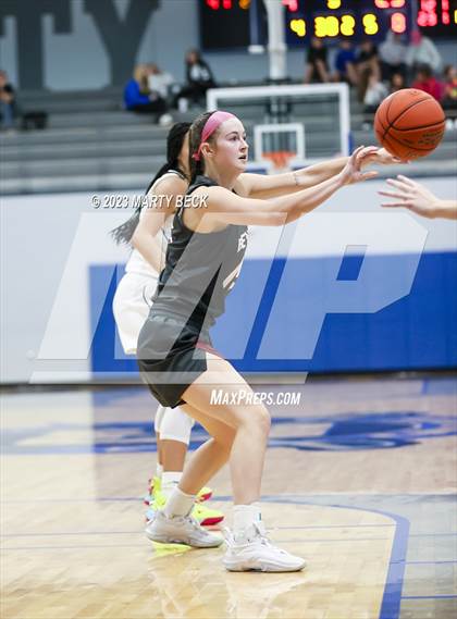 Thumbnail 3 in Helias vs Benton (Jefferson Bank Holiday Hoops) photogallery.