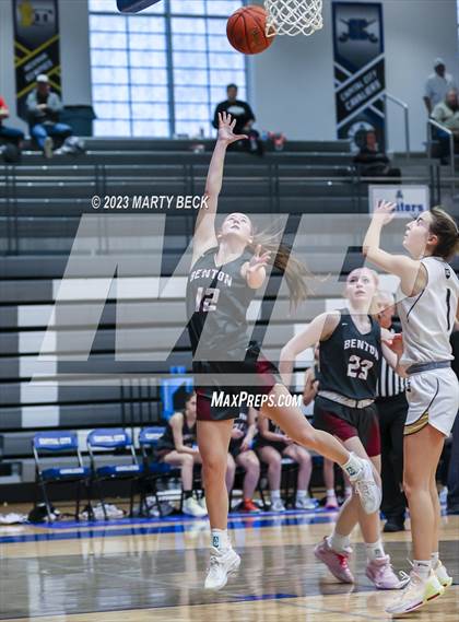 Thumbnail 1 in Helias vs Benton (Jefferson Bank Holiday Hoops) photogallery.