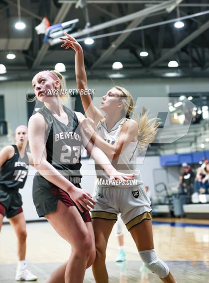 Thumbnail 2 in Helias vs Benton (Jefferson Bank Holiday Hoops) photogallery.