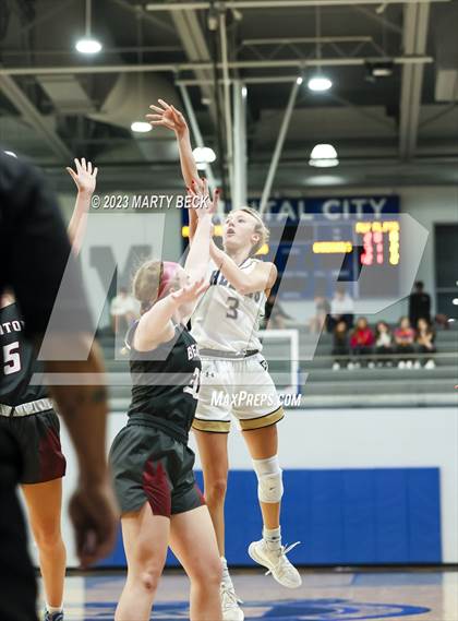 Thumbnail 2 in Helias vs Benton (Jefferson Bank Holiday Hoops) photogallery.