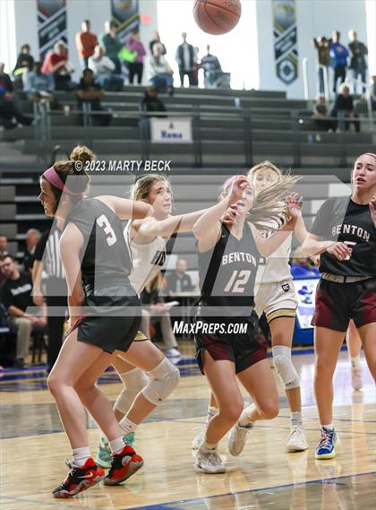 Thumbnail 2 in Helias vs Benton (Jefferson Bank Holiday Hoops) photogallery.