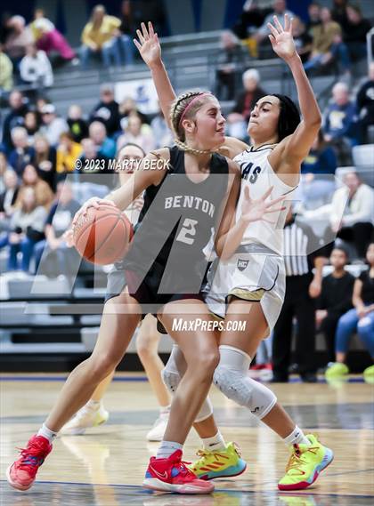 Thumbnail 2 in Helias vs Benton (Jefferson Bank Holiday Hoops) photogallery.