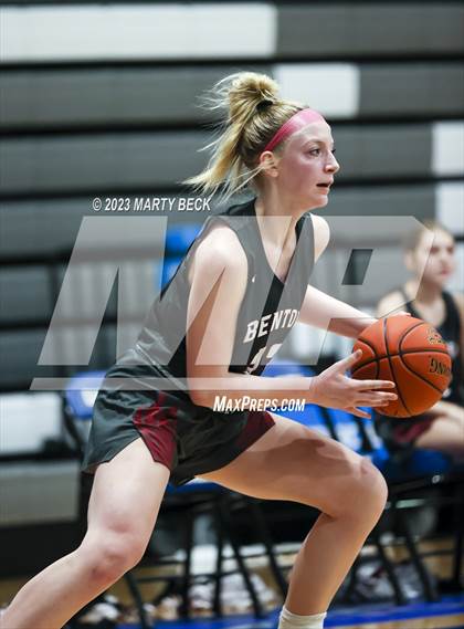 Thumbnail 2 in Helias vs Benton (Jefferson Bank Holiday Hoops) photogallery.