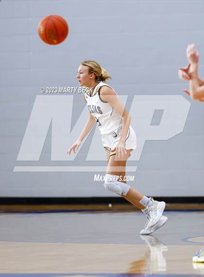 Thumbnail 2 in Helias vs Benton (Jefferson Bank Holiday Hoops) photogallery.