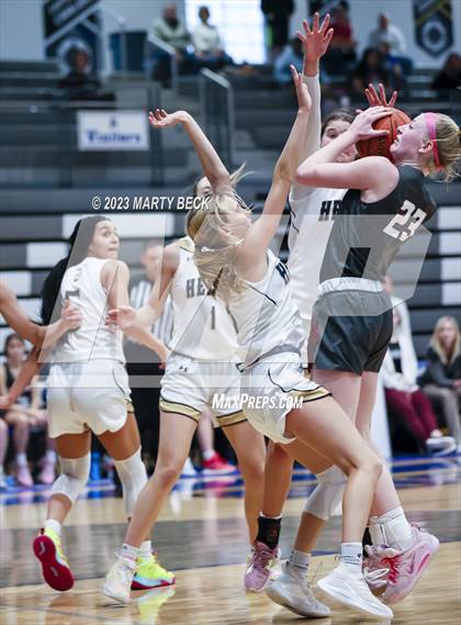 Thumbnail 2 in Helias vs Benton (Jefferson Bank Holiday Hoops) photogallery.