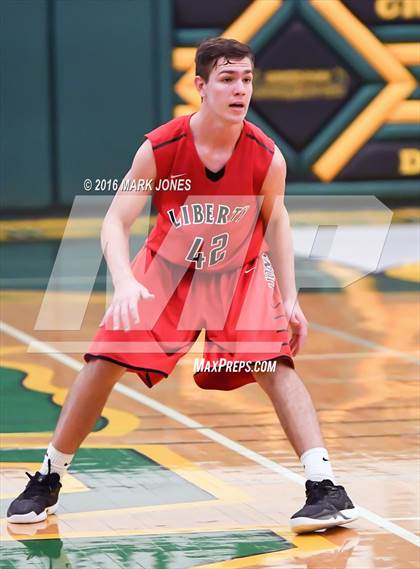Thumbnail 3 in Liberty vs. Greenway (Judy Dixon Holiday Tournament) photogallery.