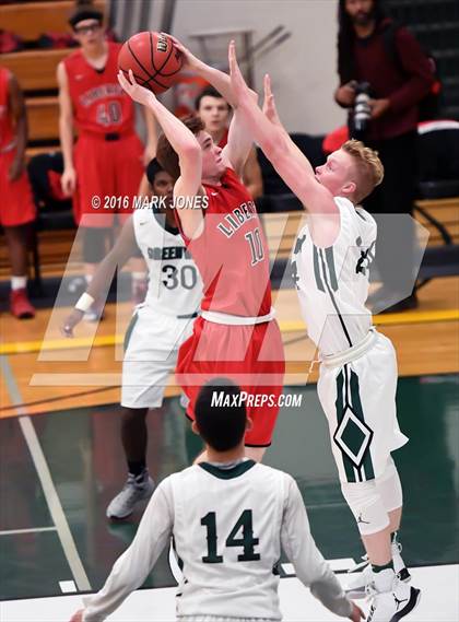Thumbnail 2 in Liberty vs. Greenway (Judy Dixon Holiday Tournament) photogallery.