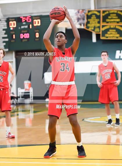 Thumbnail 3 in Liberty vs. Greenway (Judy Dixon Holiday Tournament) photogallery.