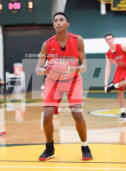 Thumbnail 2 in Liberty vs. Greenway (Judy Dixon Holiday Tournament) photogallery.