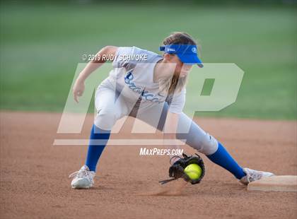 Thumbnail 2 in Mater Dei Catholic vs. Rancho Bernardo (CIF SDS Open Final) photogallery.