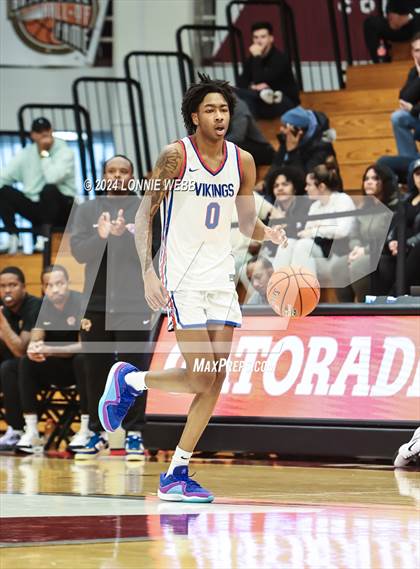 Thumbnail 1 in North Mecklenburg vs. Camden (Spalding Hoophall Classic) photogallery.