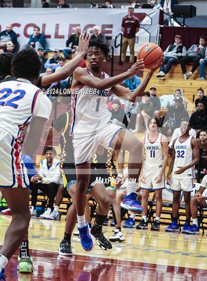 Thumbnail 3 in North Mecklenburg vs. Camden (Spalding Hoophall Classic) photogallery.