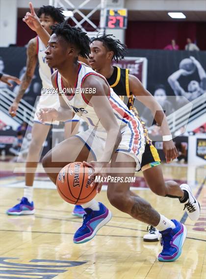 Thumbnail 3 in North Mecklenburg vs. Camden (Spalding Hoophall Classic) photogallery.