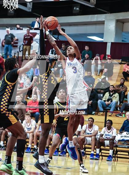 Thumbnail 2 in North Mecklenburg vs. Camden (Spalding Hoophall Classic) photogallery.
